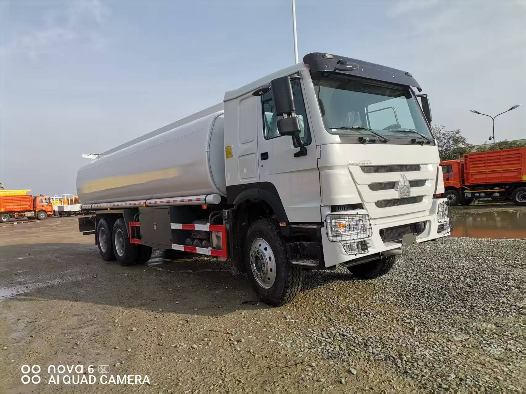 Sinotruck Howo Fuel Tanker Truck 6x4 25 Cubic Nigeria