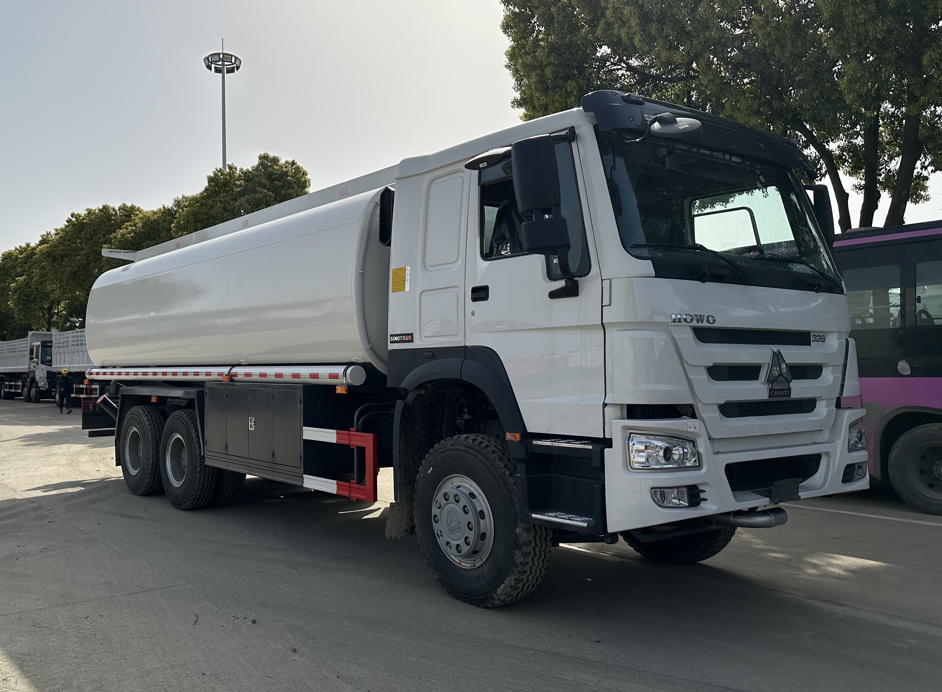 Sinotruck Howo Fuel Tanker Truck 6×4 25 Cubic Nigeria