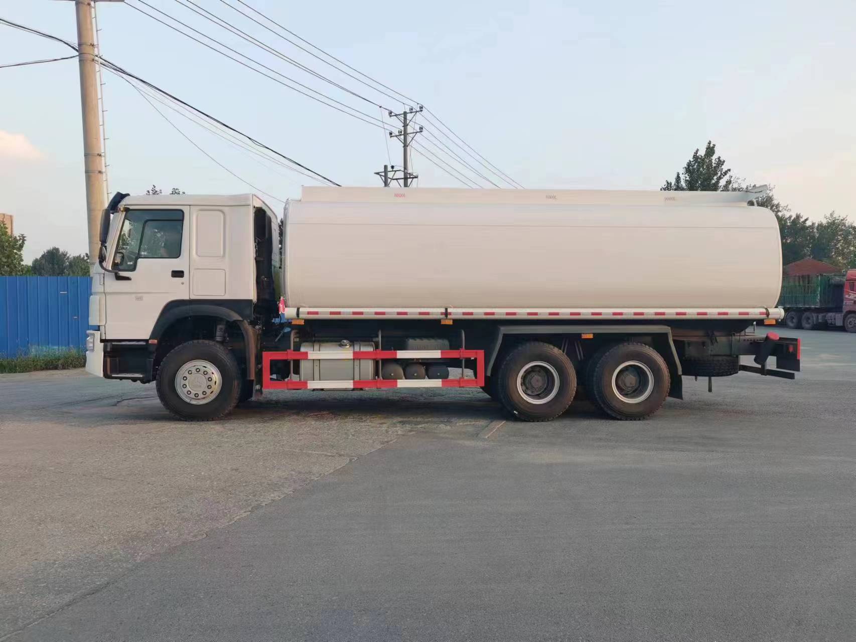 Sinotruck Howo Fuel Tanker Truck 6×4 25 Cubic Nigeria